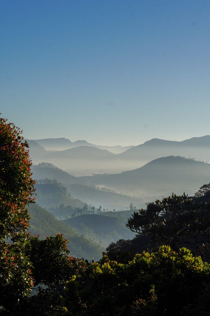 Uitzicht vanaf Adam's Peak Sri Lanka