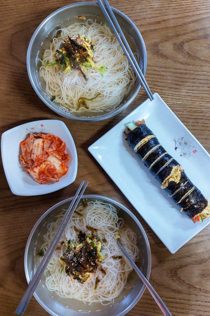 Noodles en gimbap in Gyeongju